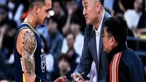 英雄联盟12：战队再创辉煌